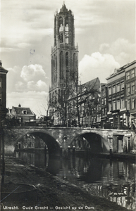 1642 Gezicht op de Oudegracht Tolsteegzijde te Utrecht met op de voorgrond de Gaardbrug; op de achtergrond de Domtoren.